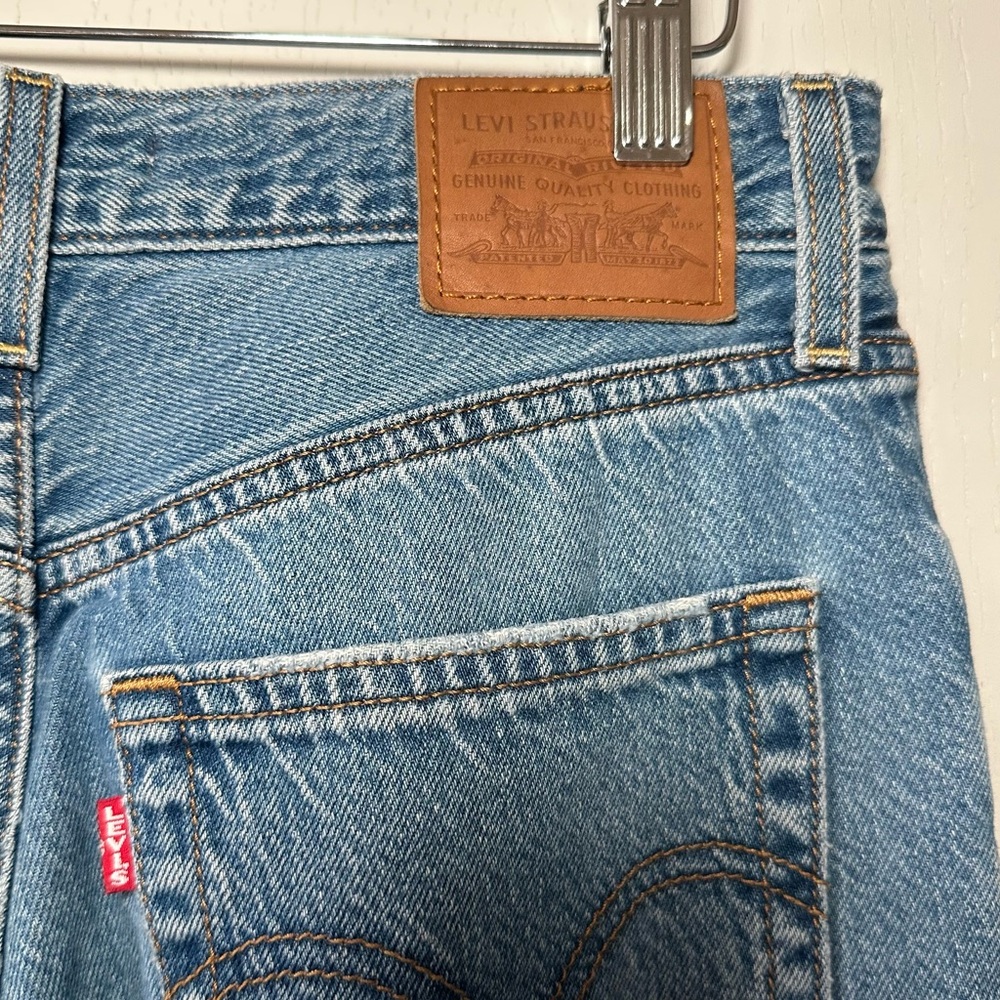 Levi’s Women’s Medium Blue Wash Ribcage Straight Button Front Jeans- Size 27x27 - Picture 4 of 12